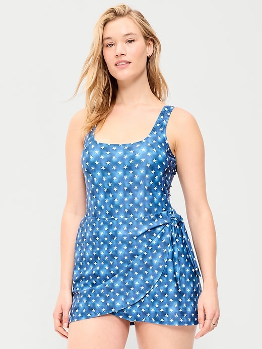 L'image numéro 5 présente Robe de bain mate nouée sur le côté