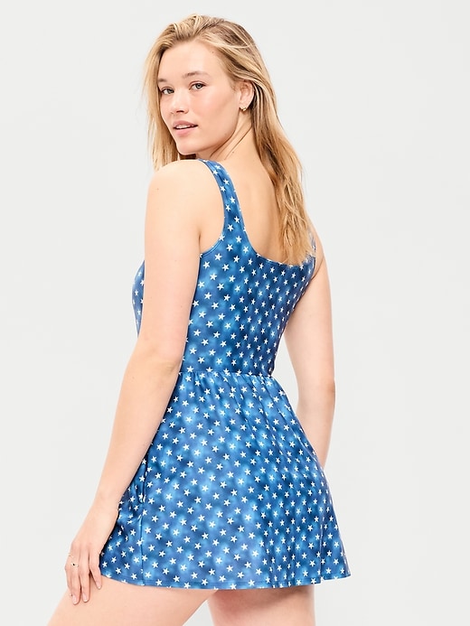 L'image numéro 6 présente Robe de bain mate nouée sur le côté