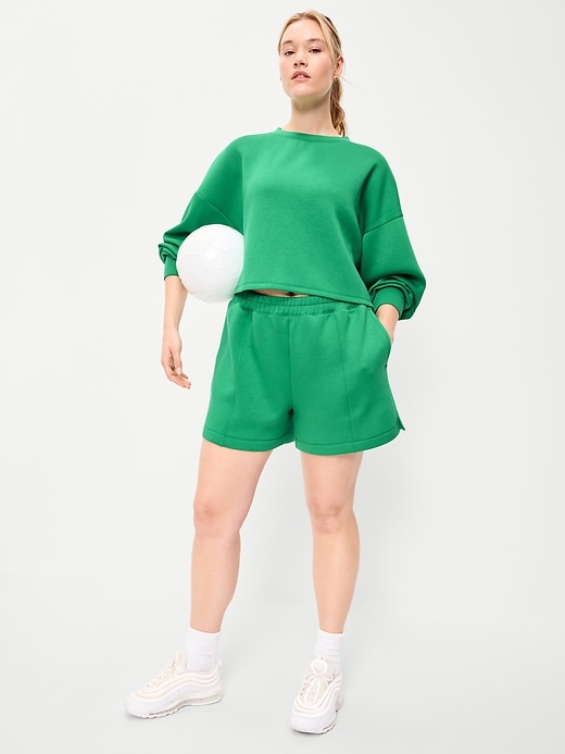 L'image numéro 3 présente Short à taille haute en molleton raffiné, entrejambe de 12,5 cm