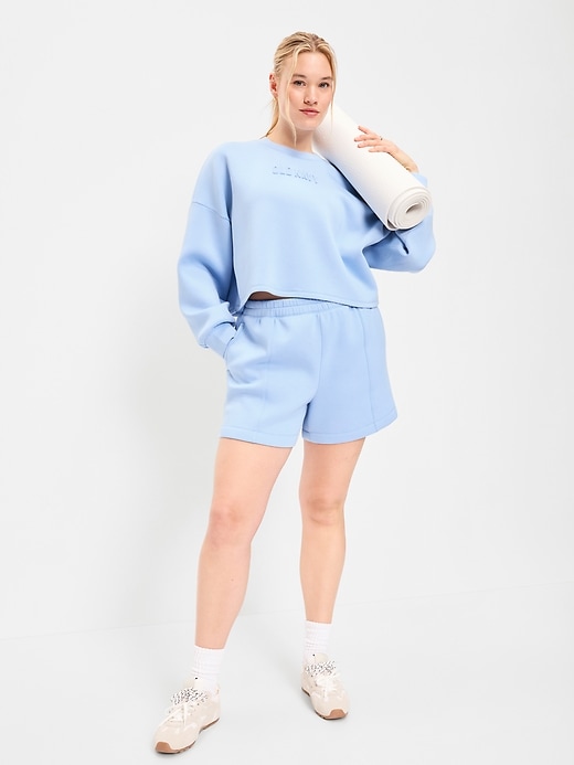 L'image numéro 3 présente Short à taille haute en molleton raffiné, entrejambe de 12,5 cm