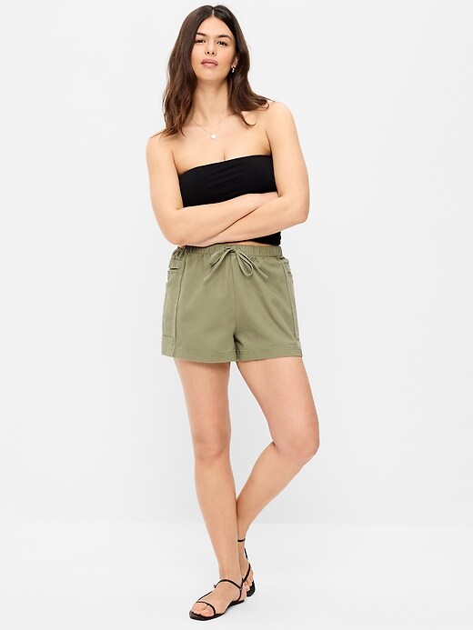 L'image numéro 4 présente Short utilitaire à taille haute extensible