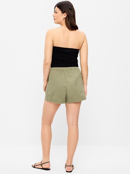 L'image numéro 5 présente Short utilitaire à taille haute extensible