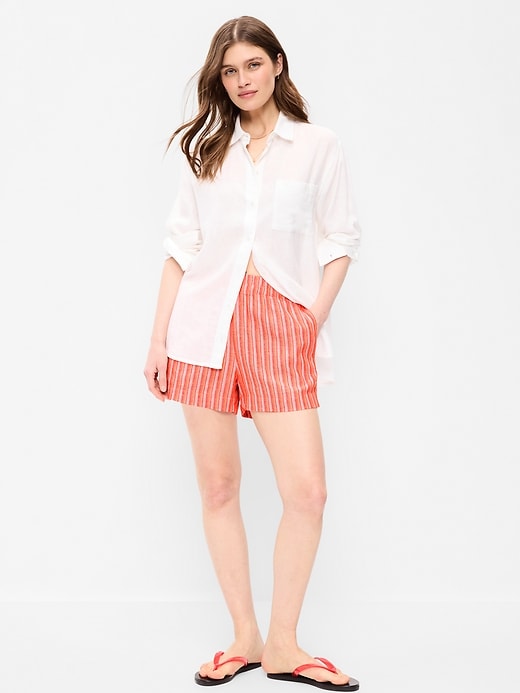 L'image numéro 1 présente Short en mélange de lin à taille haute, entrejambe de 9 cm