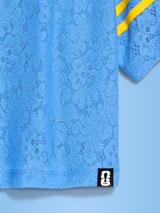 L'image numéro 4 présente T-shirt droit à encolure en V à dentelle Coupe du monde de la FIFA 26™, Argentine pour femme