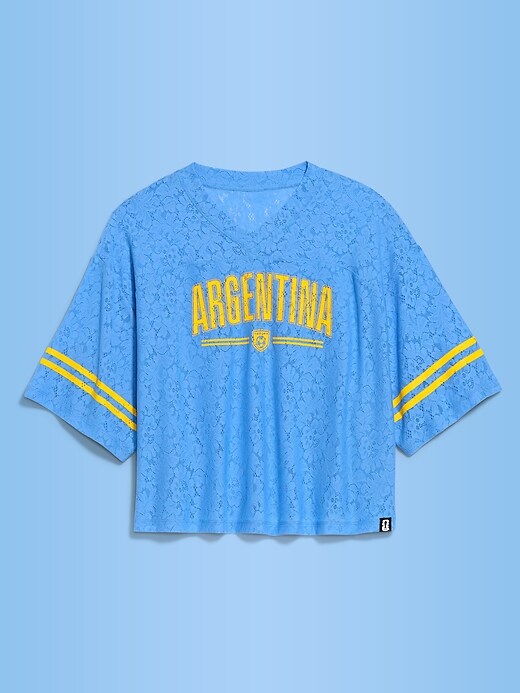 L'image numéro 3 présente T-shirt droit à encolure en V à dentelle Coupe du monde de la FIFA 26™, Argentine pour femme