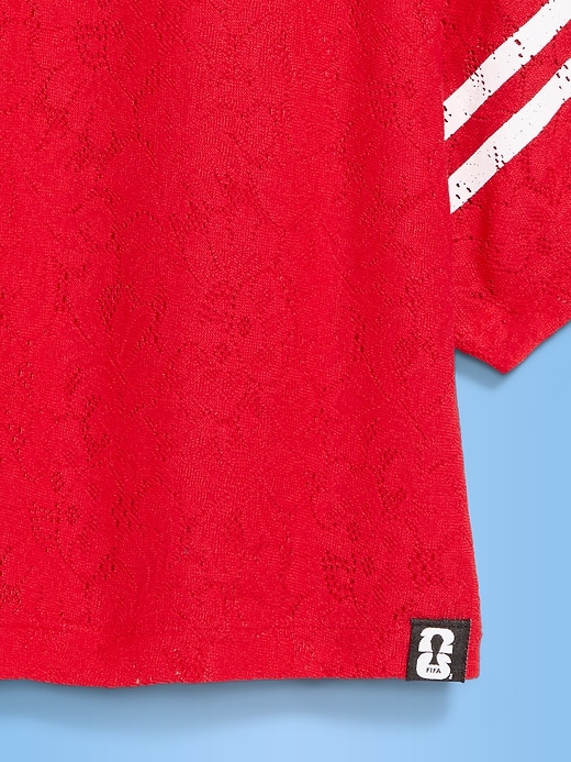 L'image numéro 3 présente T-shirt droit à encolure en V à dentelle Coupe du monde de la FIFA 26™, Canada pour femme