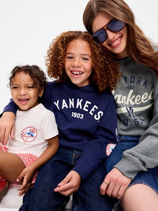Image number 4 showing, New York Yankees Unisex T-Shirt for Toddler