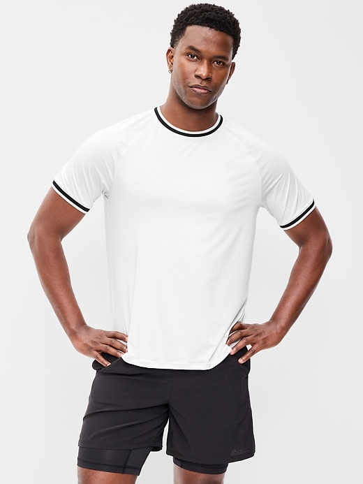 L'image numéro 3 présente T-shirt Tech moderne à bords contrastants