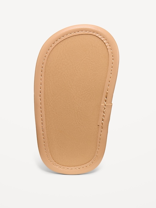 L'image numéro 4 présente Sandales en suédine pour bébé