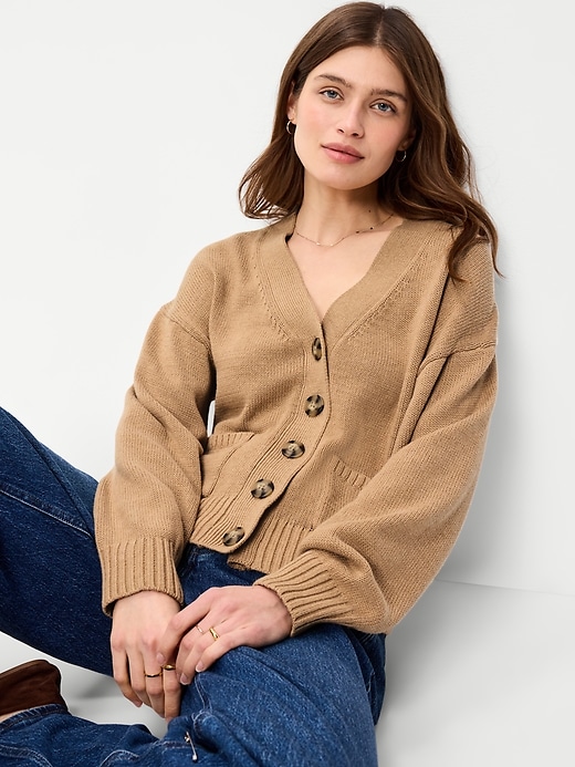 L'image numéro 3 présente Cardigan décontracté en tricot côtelé à encolure en V