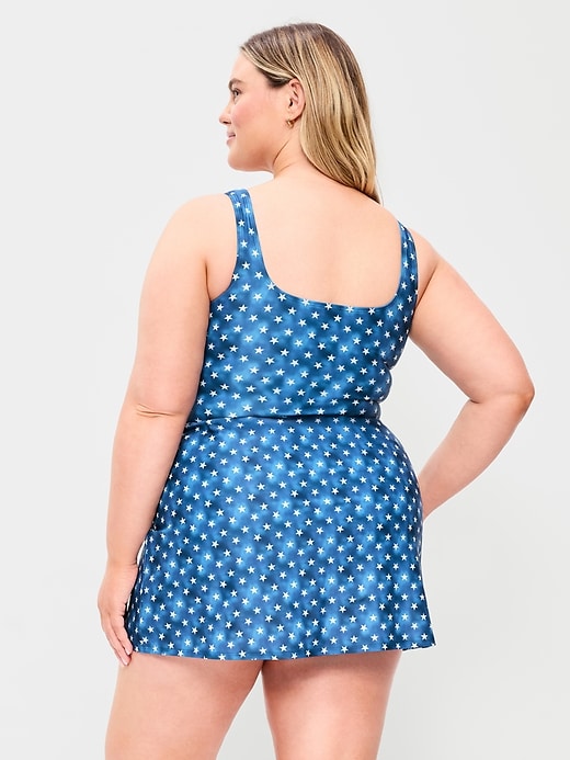 L'image numéro 8 présente Robe de bain mate nouée sur le côté
