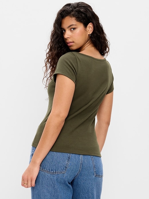 L'image numéro 5 présente T-shirt ajusté à encolure bateau