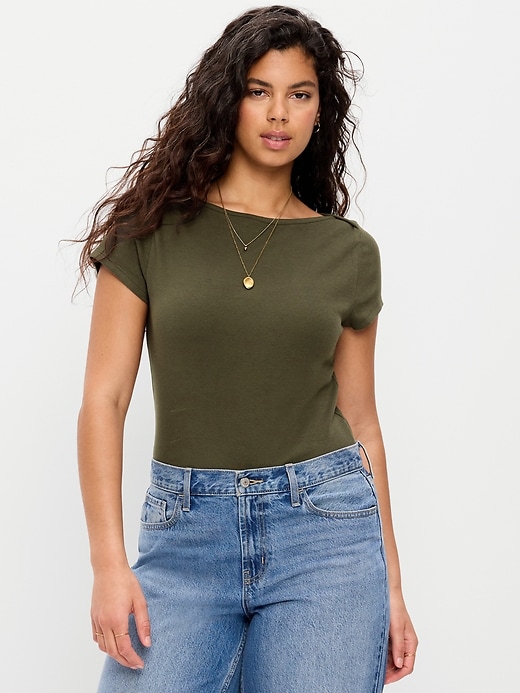 L'image numéro 4 présente T-shirt ajusté à encolure bateau