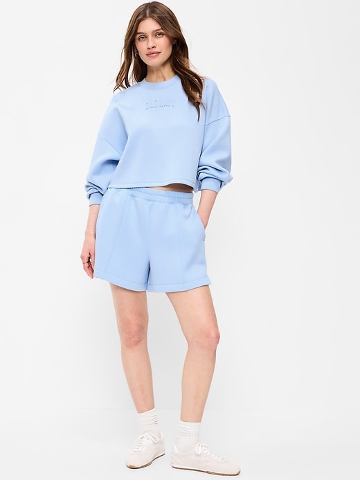 L'image numéro 1 présente Short à taille haute en molleton raffiné, entrejambe de 12,5 cm