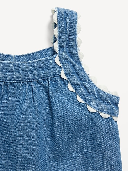 L'image numéro 2 présente Ensemble avec haut sans manches en denim et short pour bébé