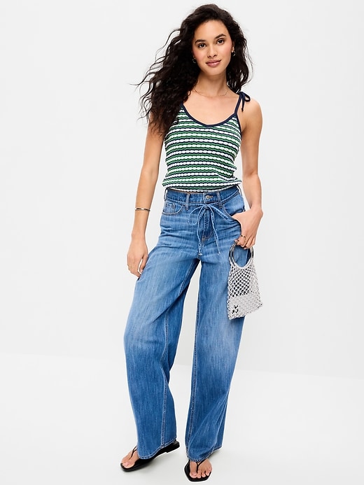 L'image numéro 3 présente Camisole à bretelles à nouer en tricot pointelle