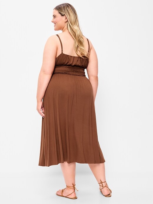 L'image numéro 9 présente Robe mi-longue ajustée et évasée en jersey à taille smockée