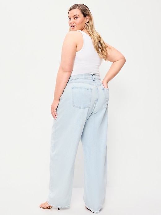 L'image numéro 5 présente Jean ample coupe baril à taille haute