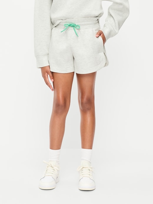 L'image numéro 1 présente Short en molleton raffiné à taille haute pour fille