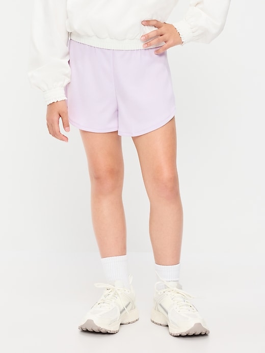 L'image numéro 1 présente Short de course en filet à ourlet arrondi fendu à taille haute pour fille