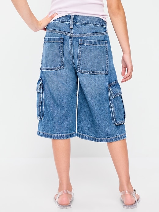 L'image numéro 2 présente Short cargo en denim coupe très généreuse à taille mi-basse pour fille