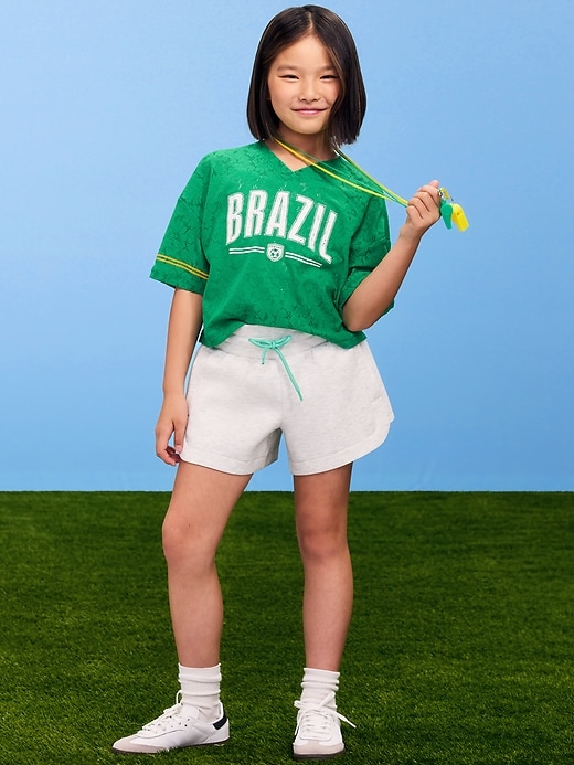 L'image numéro 1 présente T-shirt droit à encolure en V à dentelle Coupe du monde de la FIFA 26™, Brésil pour fille