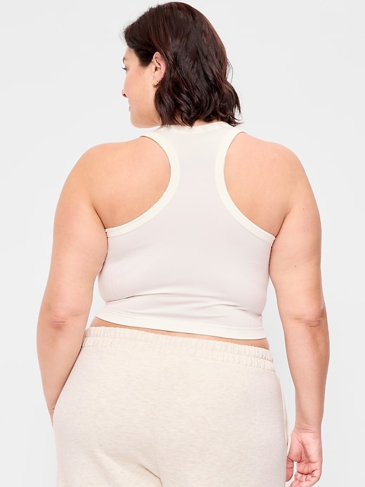 L'image numéro 8 présente Haut court ajusté sans coutures à encolure haute