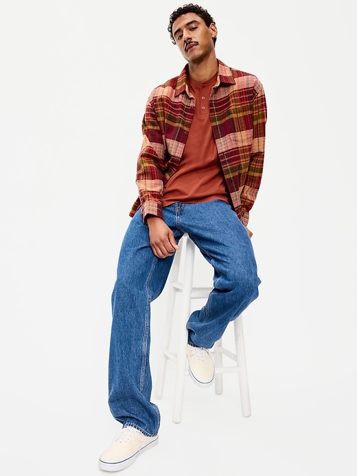 L'image numéro 3 présente T-shirt henley