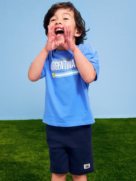 L'image numéro 1 présente T-shirt surdimensionné à imprimé Coupe du monde de la FIFA 26™, Argentine unisexe pour tout-petit