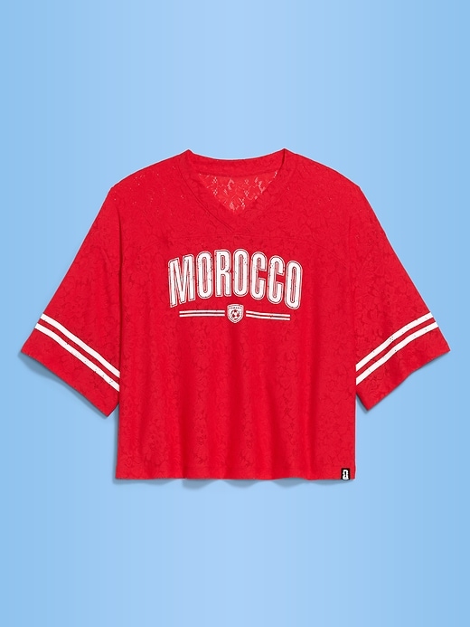 L'image numéro 1 présente T-shirt droit à encolure en V à dentelle Coupe du monde de la FIFA 26™, Maroc pour femme