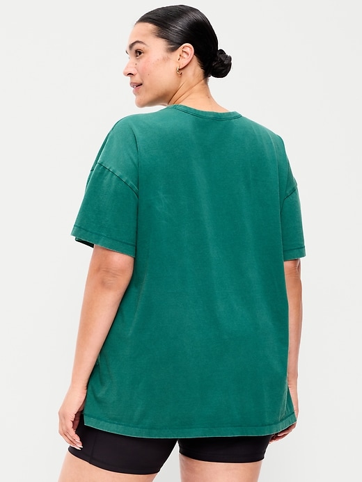 L'image numéro 8 présente T-shirt long passe-partout surdimensionné