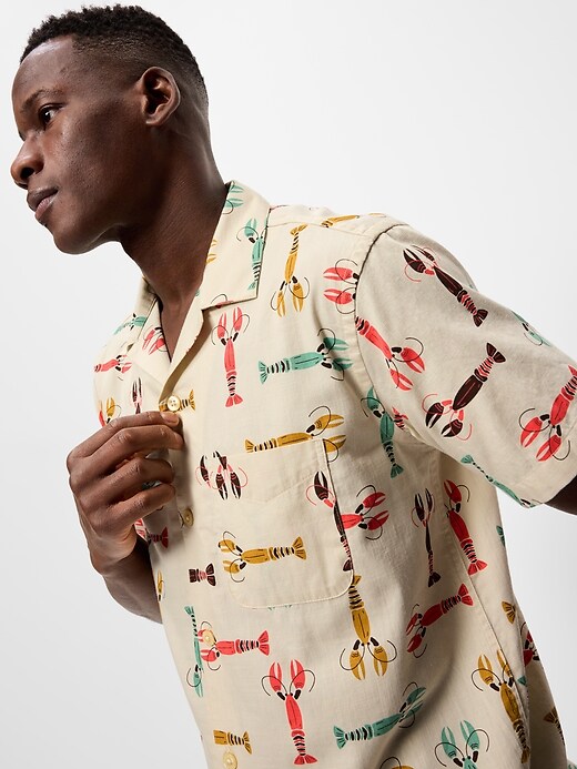 L'image numéro 3 présente Chemise de vacances à manches courtes