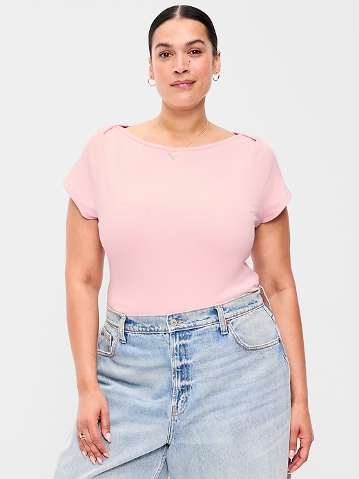L'image numéro 6 présente T-shirt ajusté à encolure bateau