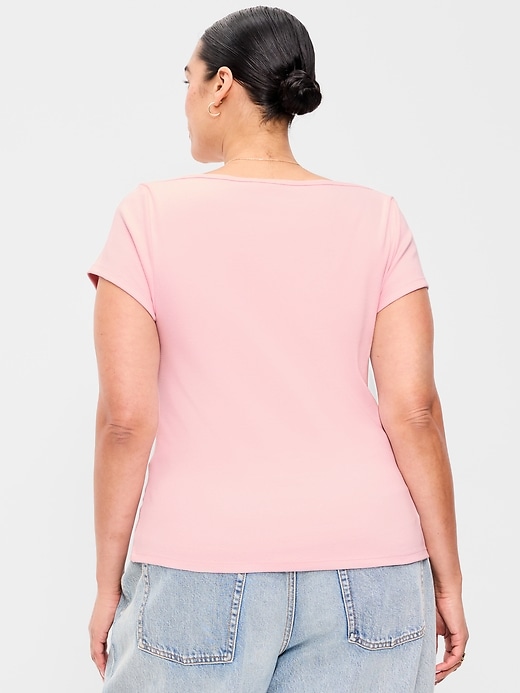 L'image numéro 7 présente T-shirt ajusté à encolure bateau