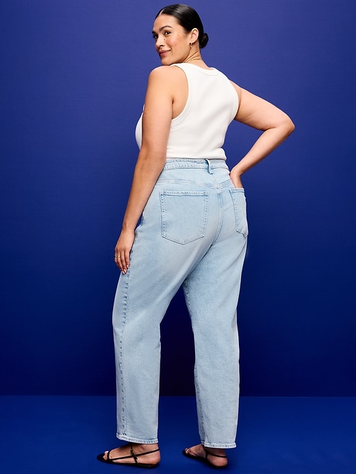 L'image numéro 8 présente Jean OG profilé ample à taille haute