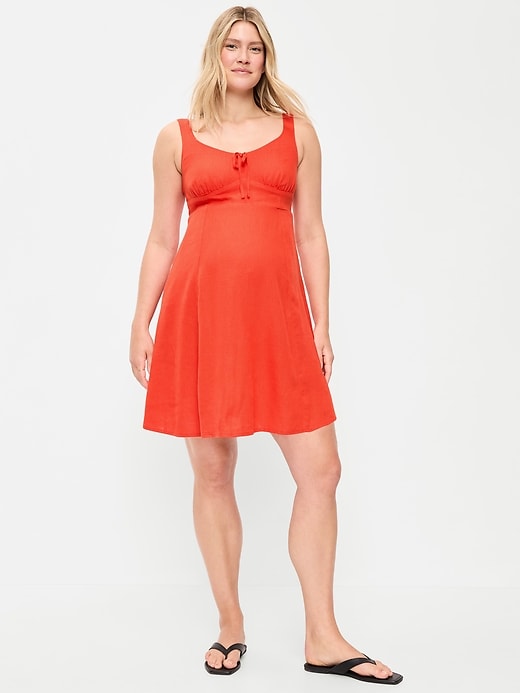 L'image numéro 1 présente Robe-camisole courte ajustée et évasée de maternité