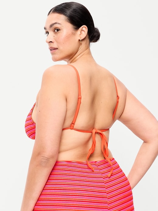 L'image numéro 8 présente Haut de bikini noué au dos