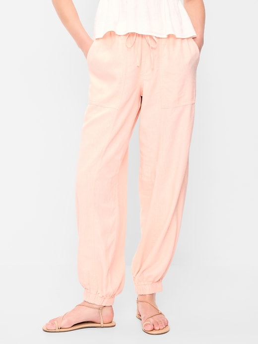 L'image numéro 2 présente Pantalon à taille mi-basse et cheville cintrée en mélange de lin