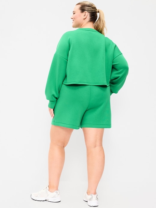 L'image numéro 6 présente Short à taille haute en molleton raffiné, entrejambe de 12,5 cm