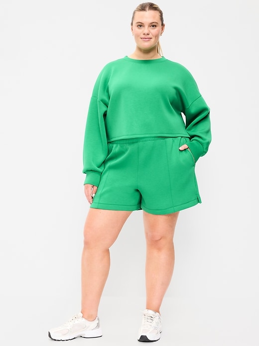 L'image numéro 5 présente Short à taille haute en molleton raffiné, entrejambe de 12,5 cm