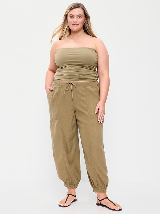 L'image numéro 9 présente Pantalon à taille mi-basse et cheville cintrée en mélange de lin