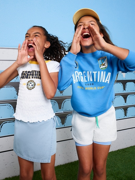 L'image numéro 2 présente Chandail en conton ouaté long surdimensionné à imprimé Coupe du monde de la FIFA 26™, Argentine pour fille
