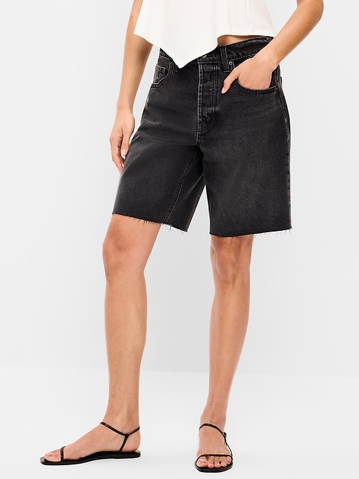 L'image numéro 2 présente Short coupe généreuse en denim à taille mi-basse, entrejambe de 23 cm