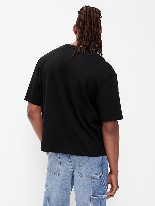 L'image numéro 2 présente T-shirt court en tissu épais teint en plongée