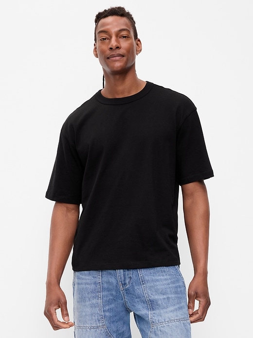 L'image numéro 1 présente T-shirt court en tissu épais teint en plongée