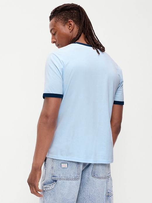 L'image numéro 2 présente T-shirt à bords contrastants et à imprimé