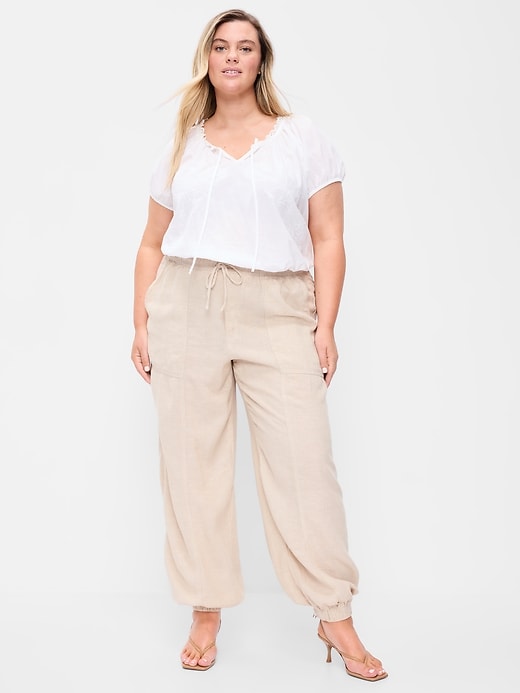 L'image numéro 1 présente Pantalon utilitaire en mélange de lin à taille mi-basse
