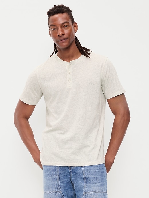 L'image numéro 1 présente T-shirt henley