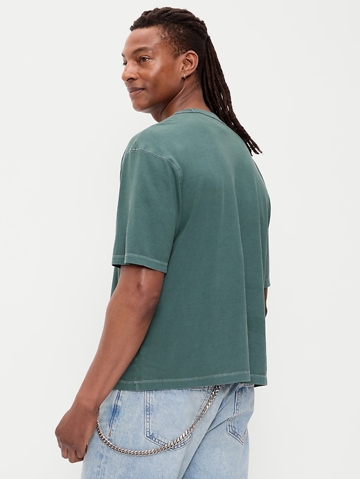 L'image numéro 2 présente T-shirt court en tissu épais teint en plongée