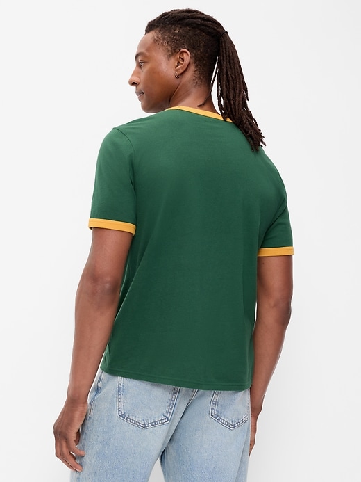 L'image numéro 2 présente T-shirt à bords contrastants et à imprimé